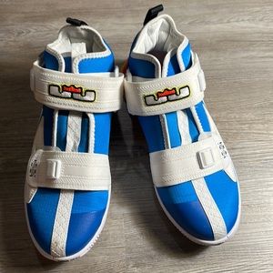 Lebron basketball shoes youth size 6